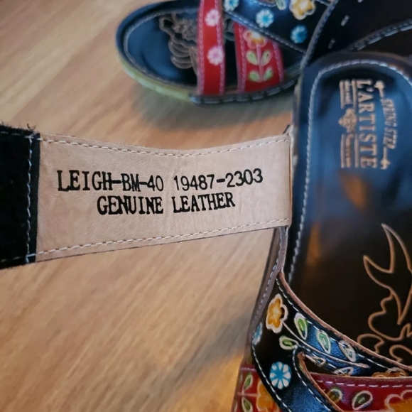 L'artiste Spring Step Black Leather Slip On Sandals Sz 40 US 9 Tooled Floral - Picture 4 of 6